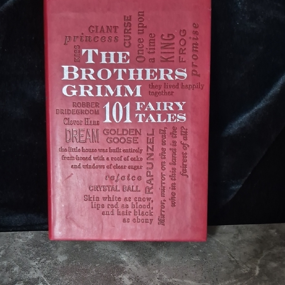 The Brothers Grimm 101 Fairy Tales Book